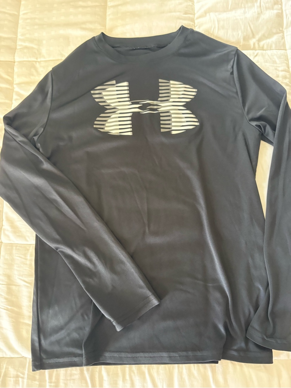 Under Armour Boys Black Long-Sleeve Logo Performance Shirt